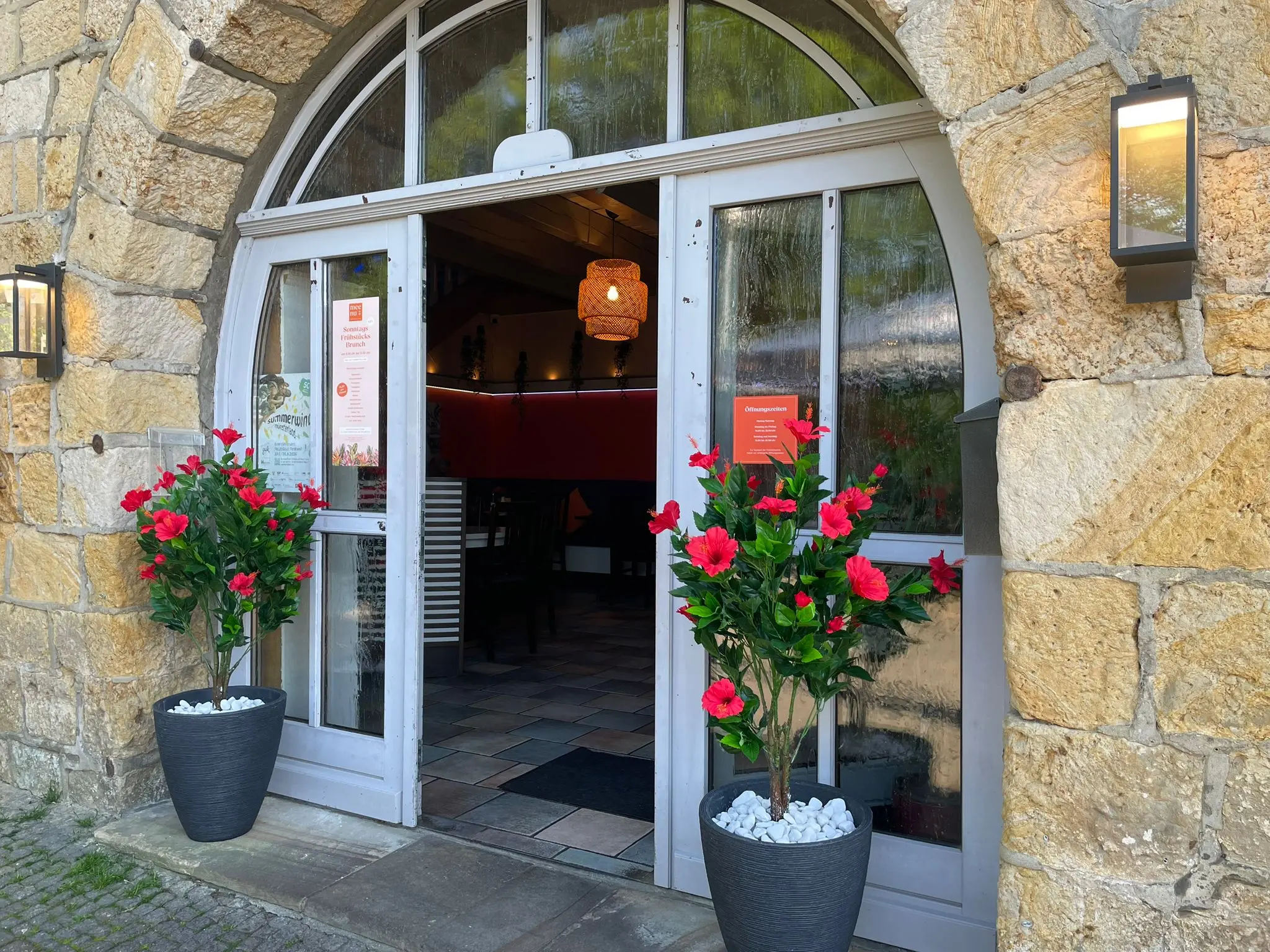 Über Meenu Restaurant